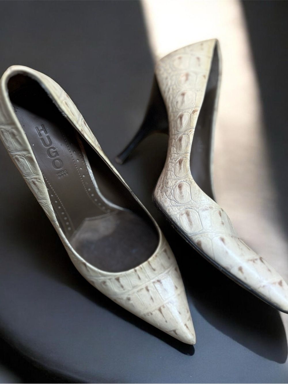 Hugo Boss Cream Croc-Embossed Pointed Pump Size 36.5 - Picture 3 of 7